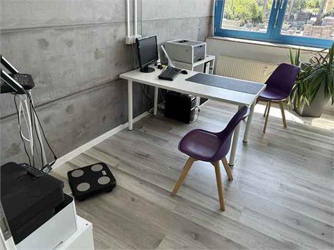 Beratungsraum inclusive Möbel und Computer